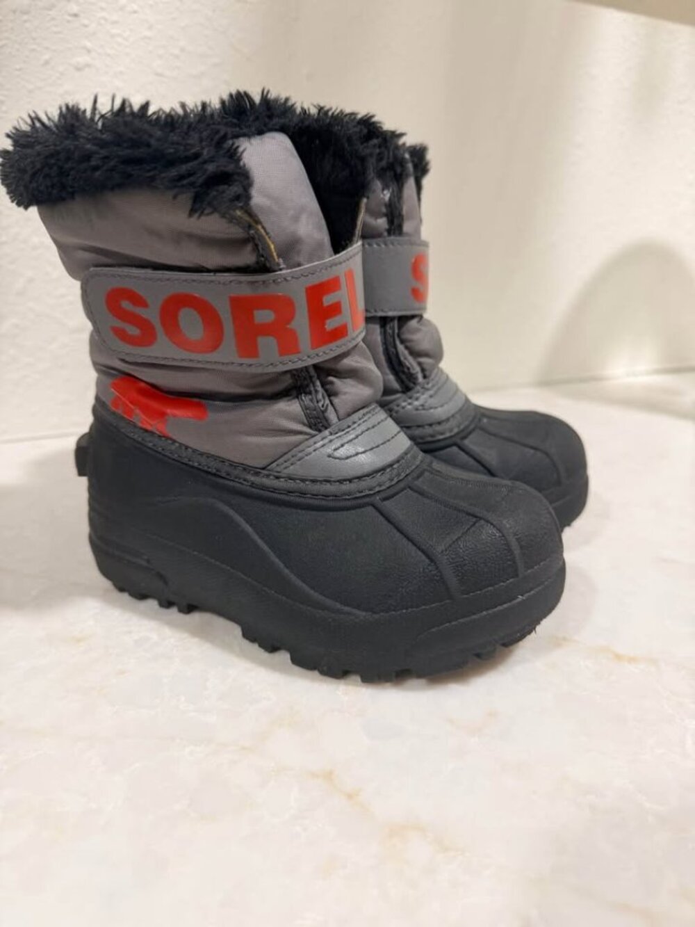 Sorel Toddler Snow Boots size 10, Black and Red